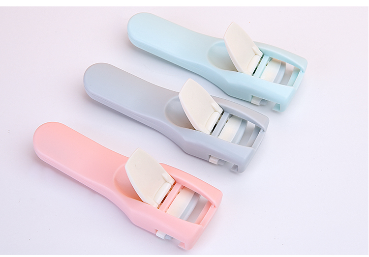 Wholesale New style individual portable private label pink plastic mini eyelash curler tool with comb and eyebrow brush