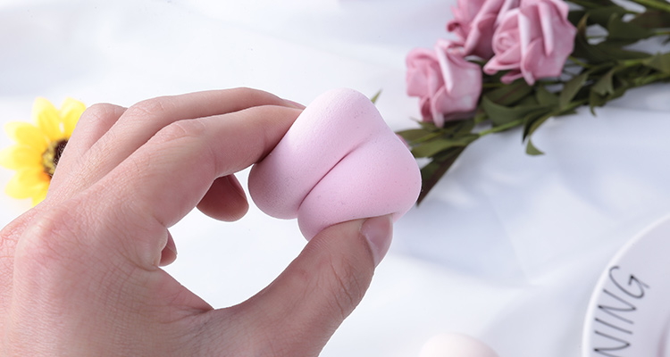 Lameila Wholesale Gourd Shape Soft Makeup Sponge Egg Foundation Makeup Sponge With Plastic Holder A782