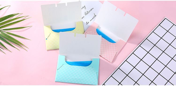 Refreshing Oil Control Makeup Portable 50pcs Absorbent Paper Facial Oil Blotting Paper