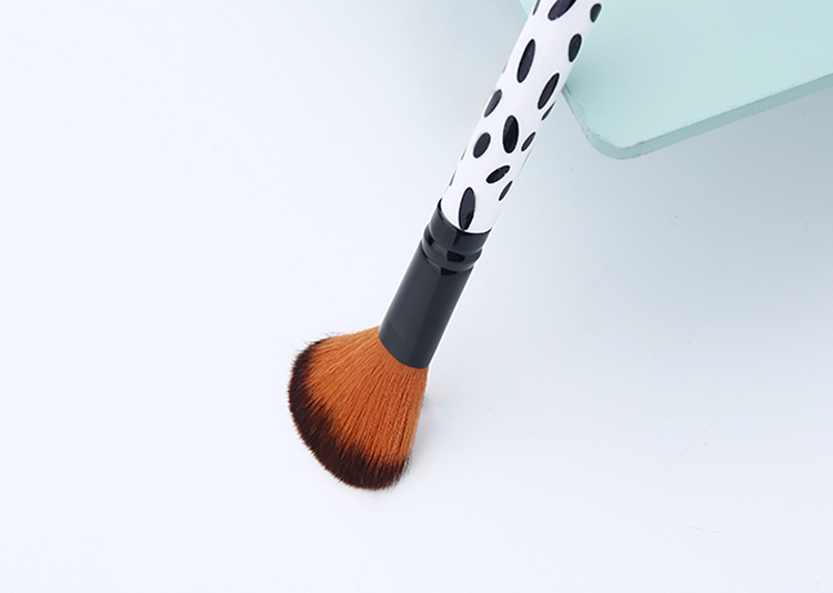 Lameila Wholesale High Quality Private Label Professional Beauty Cosmetics Tool Makeup Brushes Powder Brush Blush Brush 301