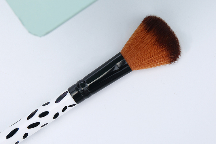 Lameila Wholesale High Quality Private Label Professional Beauty Cosmetics Tool Makeup Brushes Powder Brush Blush Brush 301