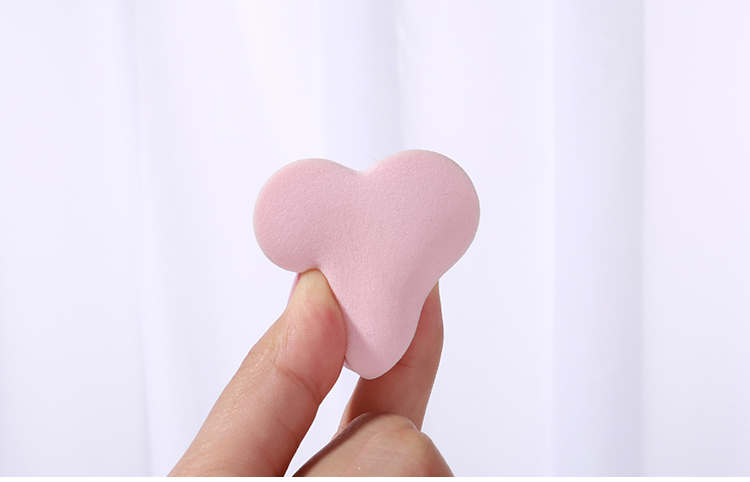 Yousha facial makeup puff makeup sponges heart 4pcs pink white light blue Foundation cosmetic blending sponges puff YF144