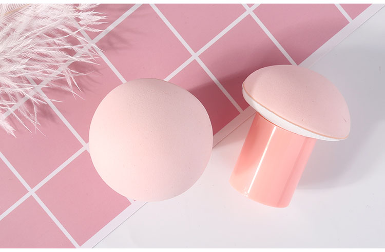 Yousha Manufacturer New Design Custom LogoLatex Free Soft Mushroom Shape Cosmetic Sponge Powder Puff With Plastic Handle YF140