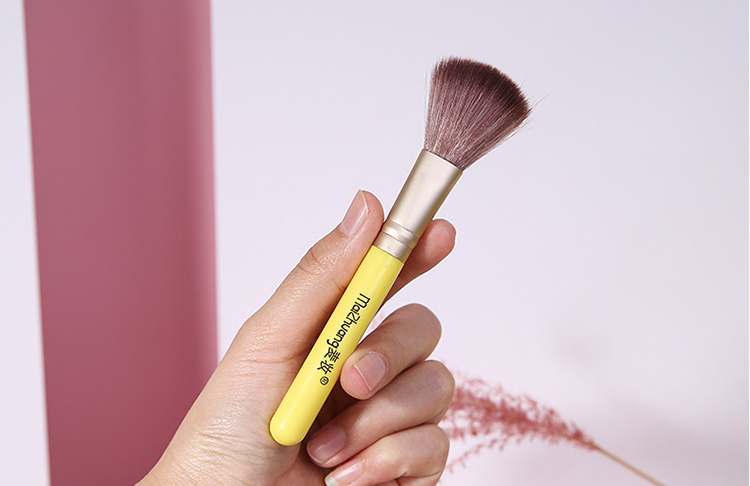 Maizhuang Wholesale Beautiful Yellow Soft Blush Makeup Brushes Single Big Head Concealer Brush Cosmetic Tool Z351