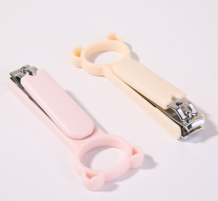 LMLTOP Hangable cute cartoon bear nail clippers TOP-043 modern non-slip plastic shell rubber handle nail clippers soft touch