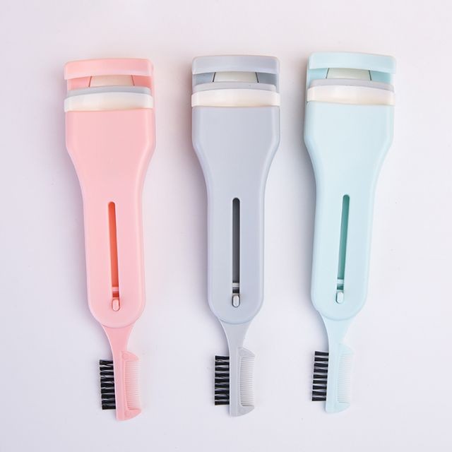 Wholesale New style individual portable private label pink plastic mini eyelash curler tool with comb and eyebrow brush A332