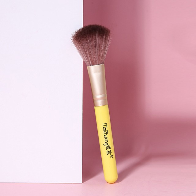 Maizhuang Wholesale Beautiful Yellow Soft Blush Makeup Brushes Single Big Head Concealer Brush Cosmetic Tool Z351