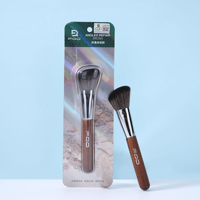 High Quality Vegan Wooden Handle Soft Black Brush Synthetic Nanowire Portable Foundation Concealer Angular Blush Makeup Brush FQD277
